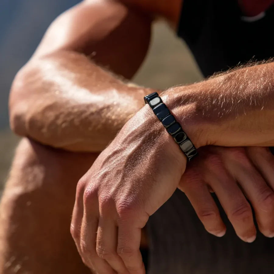 Bracelet en hématite porté